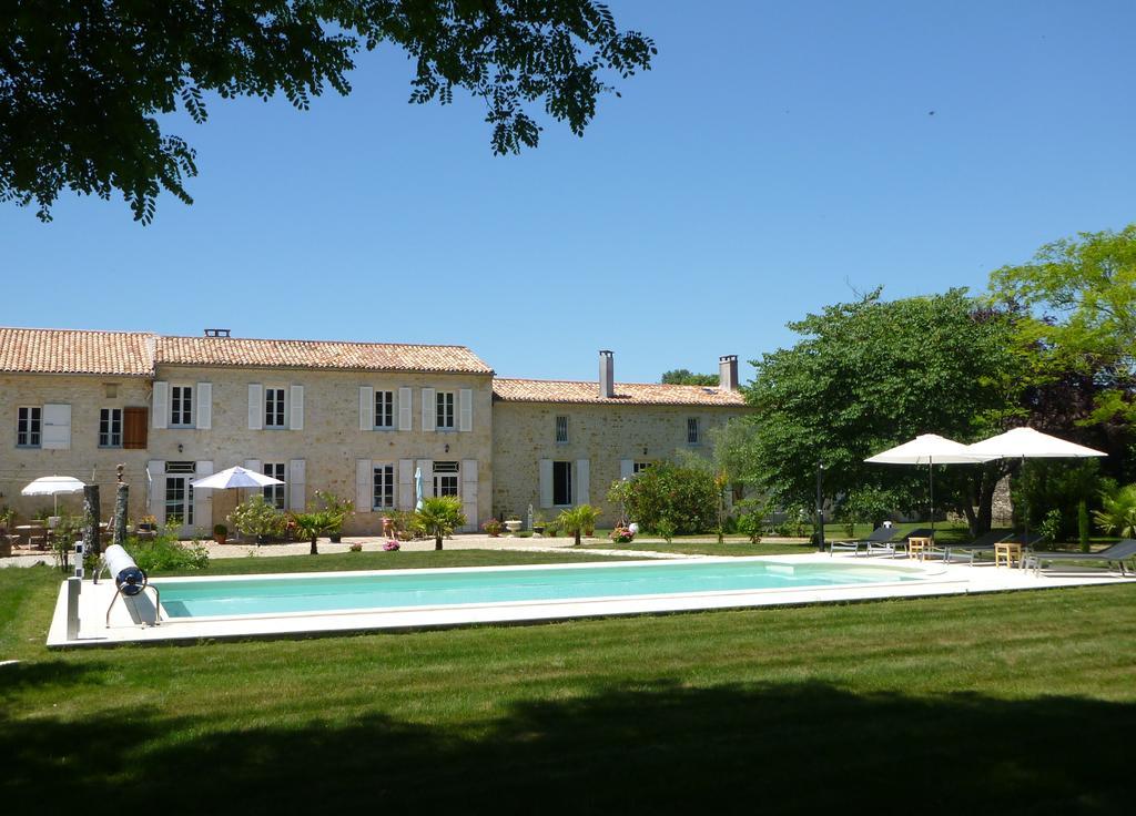Bed and Breakfast Domaine Du Papillon Lesparre-Médoc Esterno foto