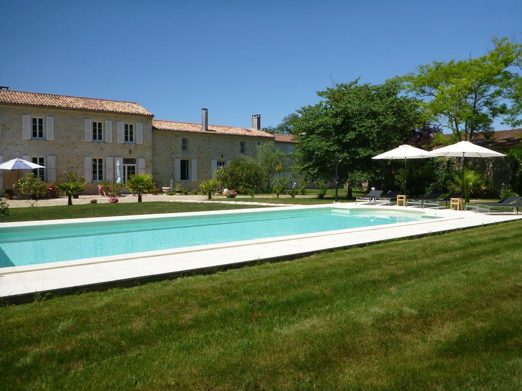 Bed and Breakfast Domaine Du Papillon Lesparre-Médoc Esterno foto