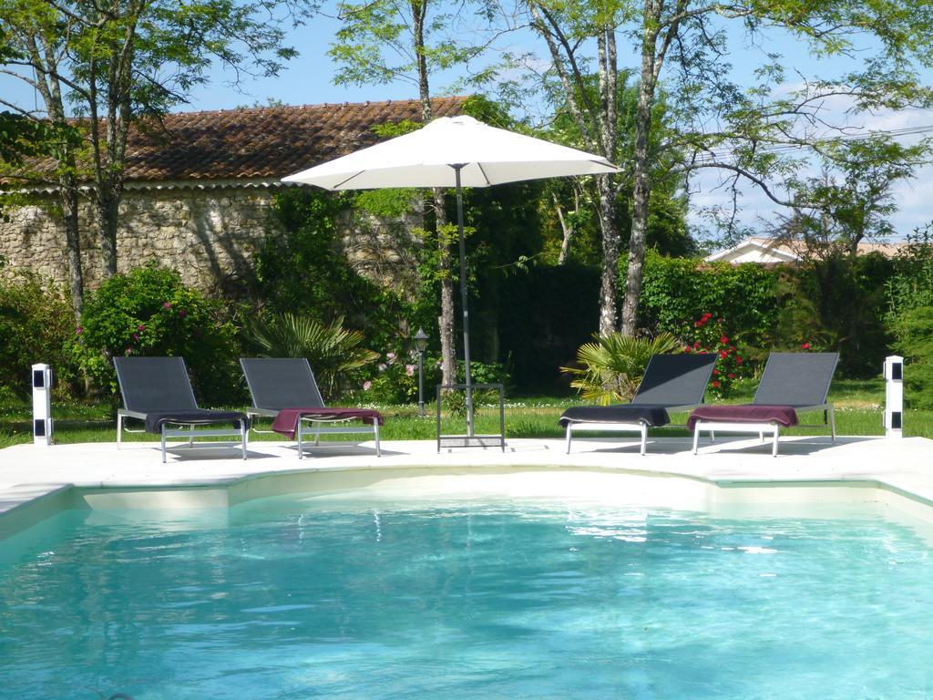 Bed and Breakfast Domaine Du Papillon Lesparre-Médoc Esterno foto