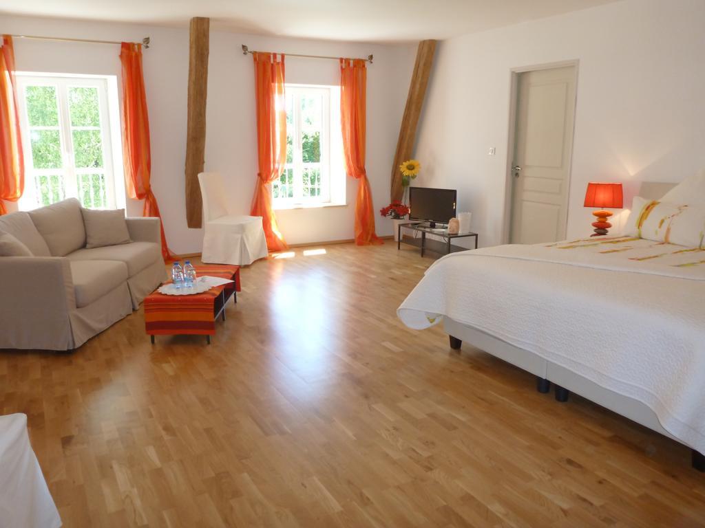 Bed and Breakfast Domaine Du Papillon Lesparre-Médoc Camera foto