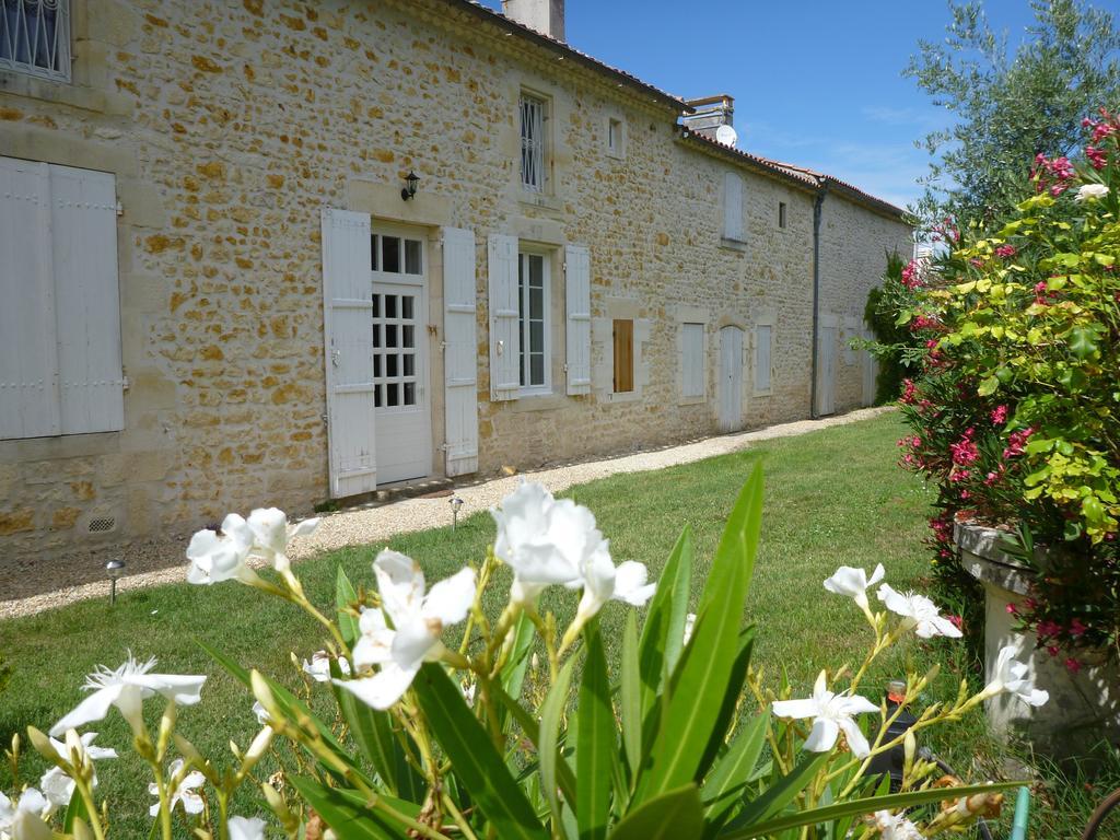 Bed and Breakfast Domaine Du Papillon Lesparre-Médoc Esterno foto