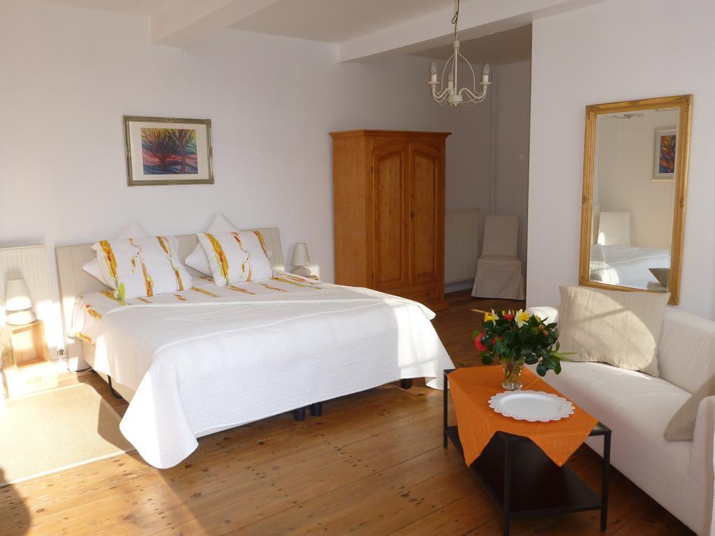 Bed and Breakfast Domaine Du Papillon Lesparre-Médoc Camera foto
