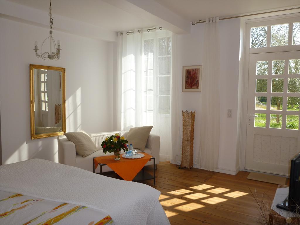 Bed and Breakfast Domaine Du Papillon Lesparre-Médoc Camera foto