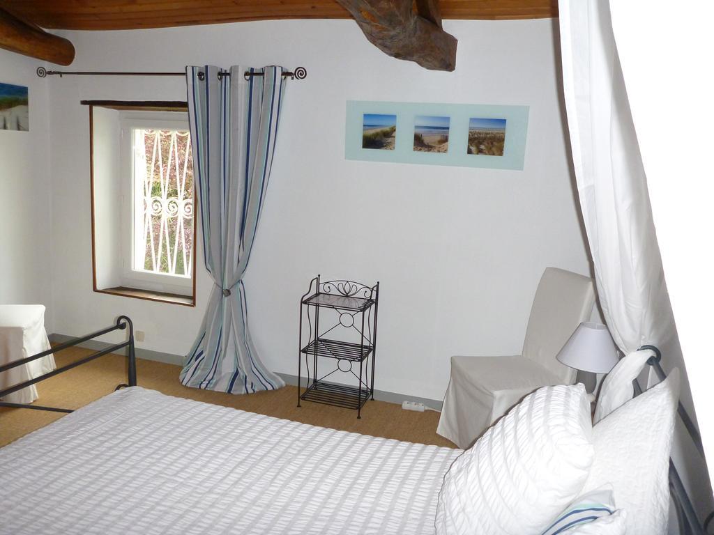 Bed and Breakfast Domaine Du Papillon Lesparre-Médoc Esterno foto