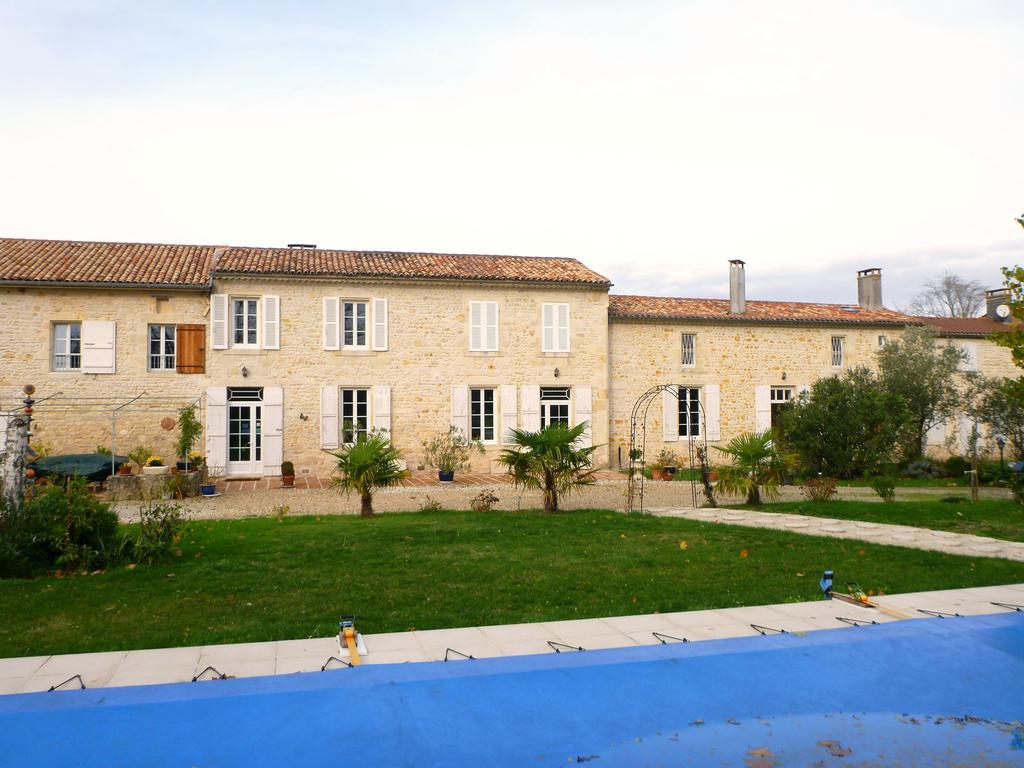 Bed and Breakfast Domaine Du Papillon Lesparre-Médoc Esterno foto