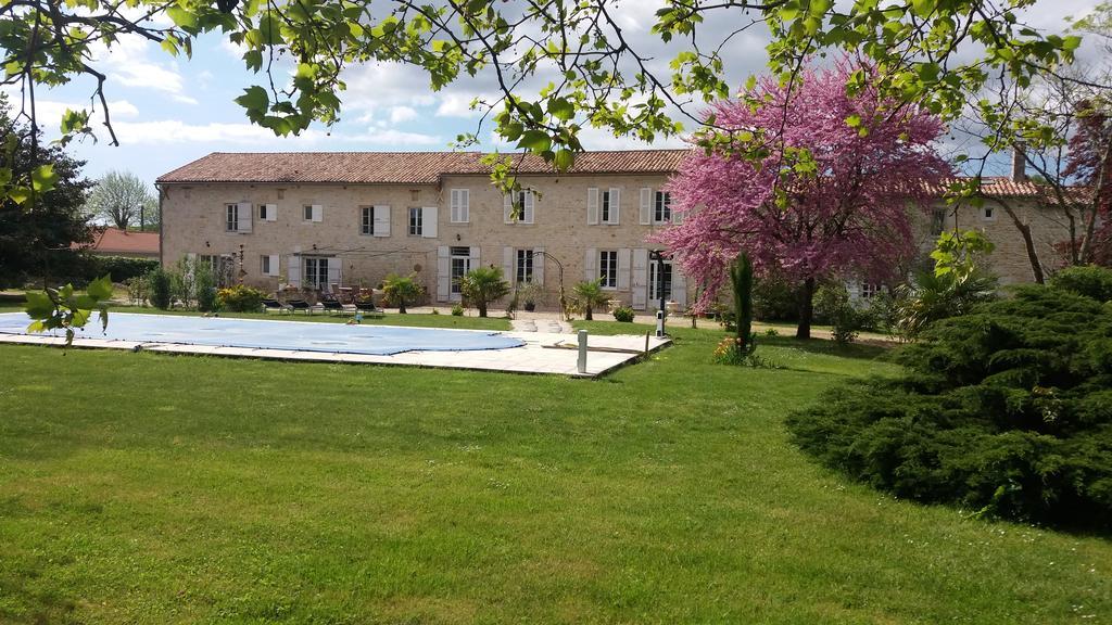 Bed and Breakfast Domaine Du Papillon Lesparre-Médoc Esterno foto
